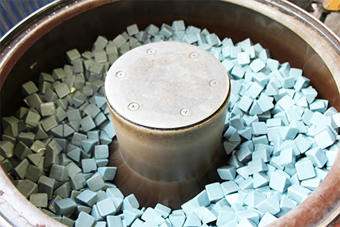 バレル研磨（振動バレル・回転バレル）