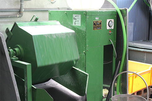 バレル研磨（振動バレル・回転バレル）